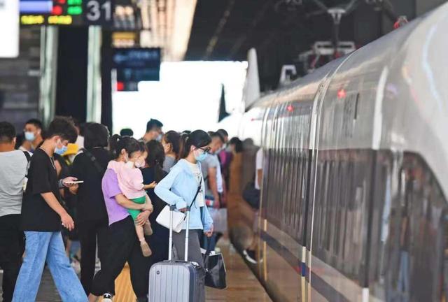 广铁暑期运输铁路客流统计数据：客流量激增井喷，仅3天